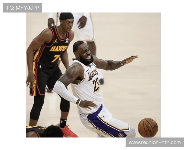 湖人队大胜掘金再度迎来季后赛希望 詹姆斯与戴维斯联手强势表现